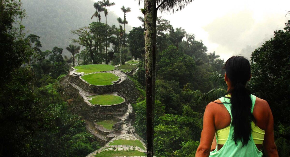 Escaleras de piedra y terrazas arqueológicas en Ciudad Perdida Sierra Nevada de Santa Marta